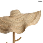 Óriás karimájú, természetes vízijácintból font szalmakalap, akasztón