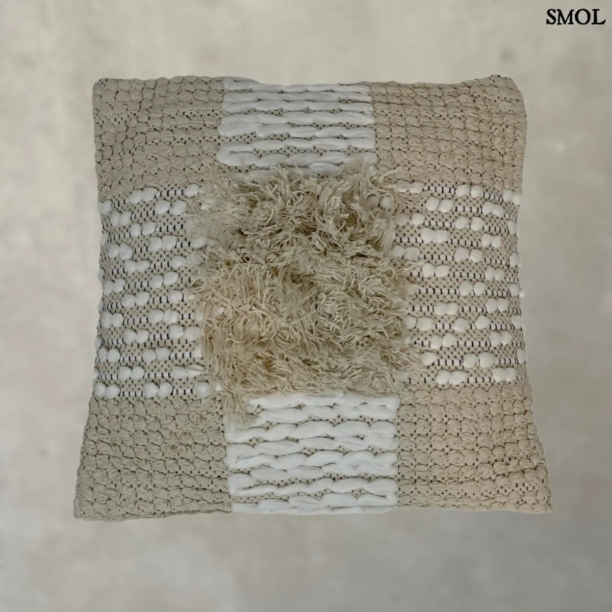 Pamut Díszpárna- fehér-natúr, 45x45 | POLA | SMOL - szürke háttérrel