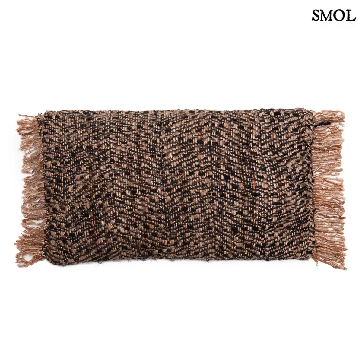 Fekete és réz mintás díszpárnahuzat fehér háttérrel