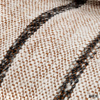 Csíkos, földszínű pamut díszpárnahuzat nagyítva