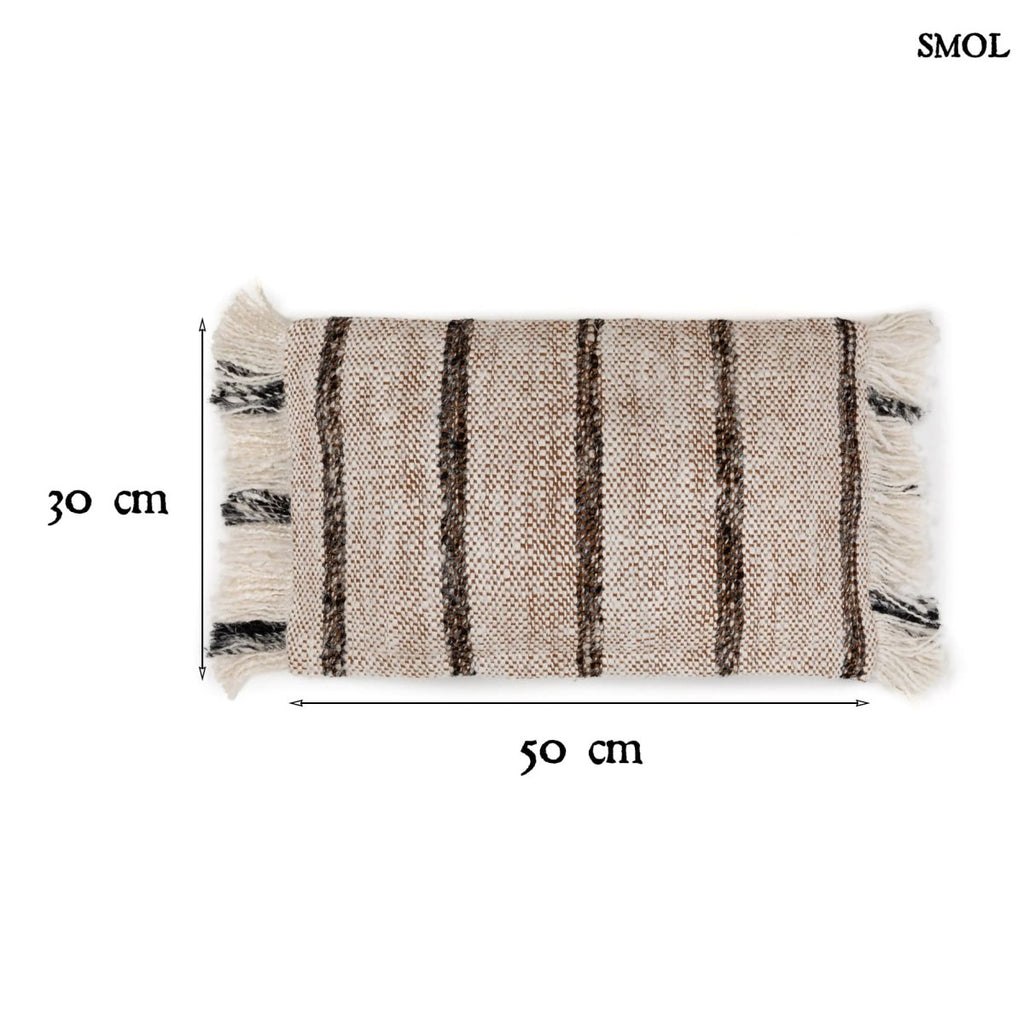 Csíkos, földszínű pamut díszpárnahuzat méretekkel