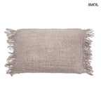 Gyöngyszürke díszpárnahuzat bojtokkal fehér háttérrel