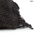 Fekete, rojtos szélű díszpárnahuzat sarok nagyítva