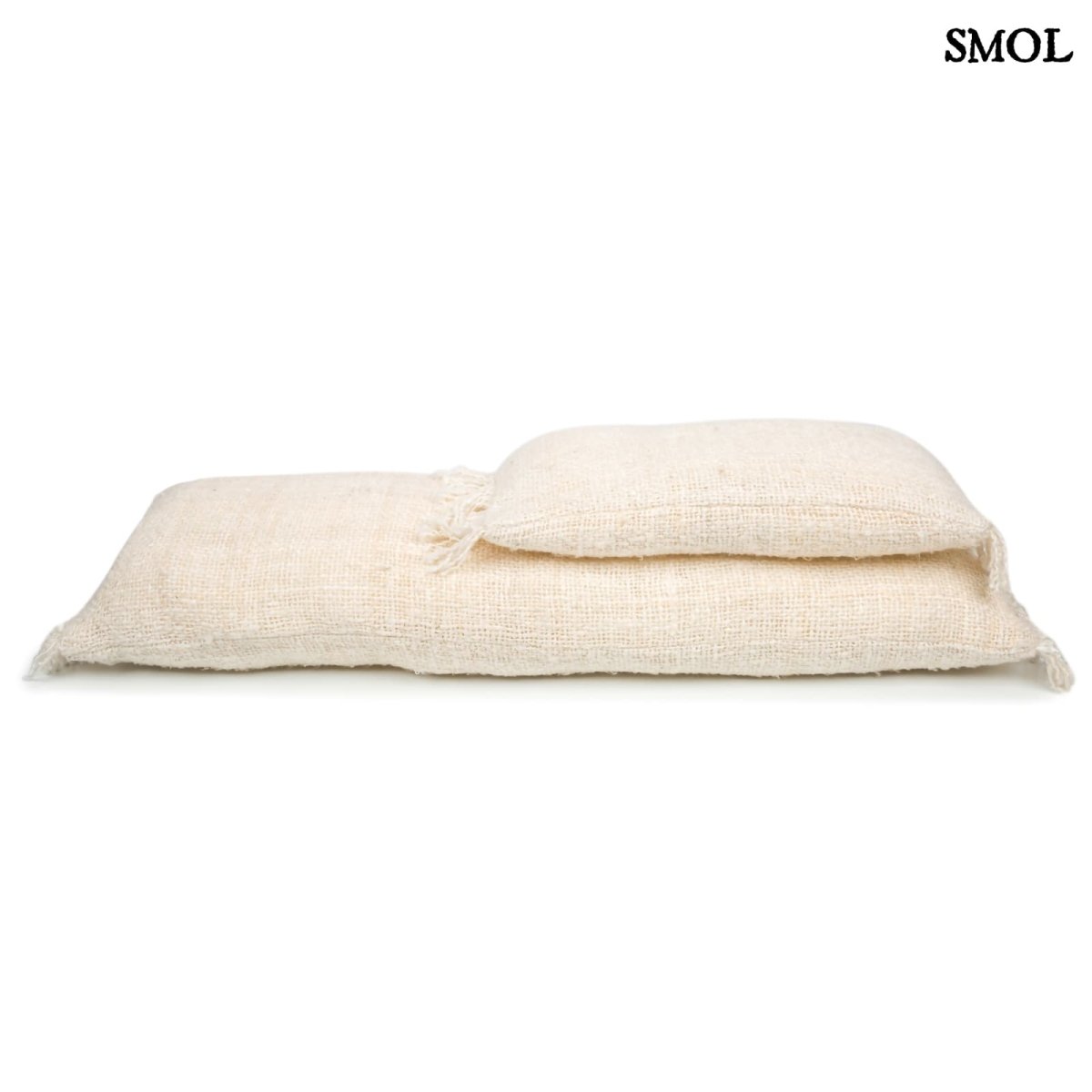 GEE CREAM krémszínű pamut díszpárnahuzat, letisztult, elegáns stílusban, két méretben egymáson