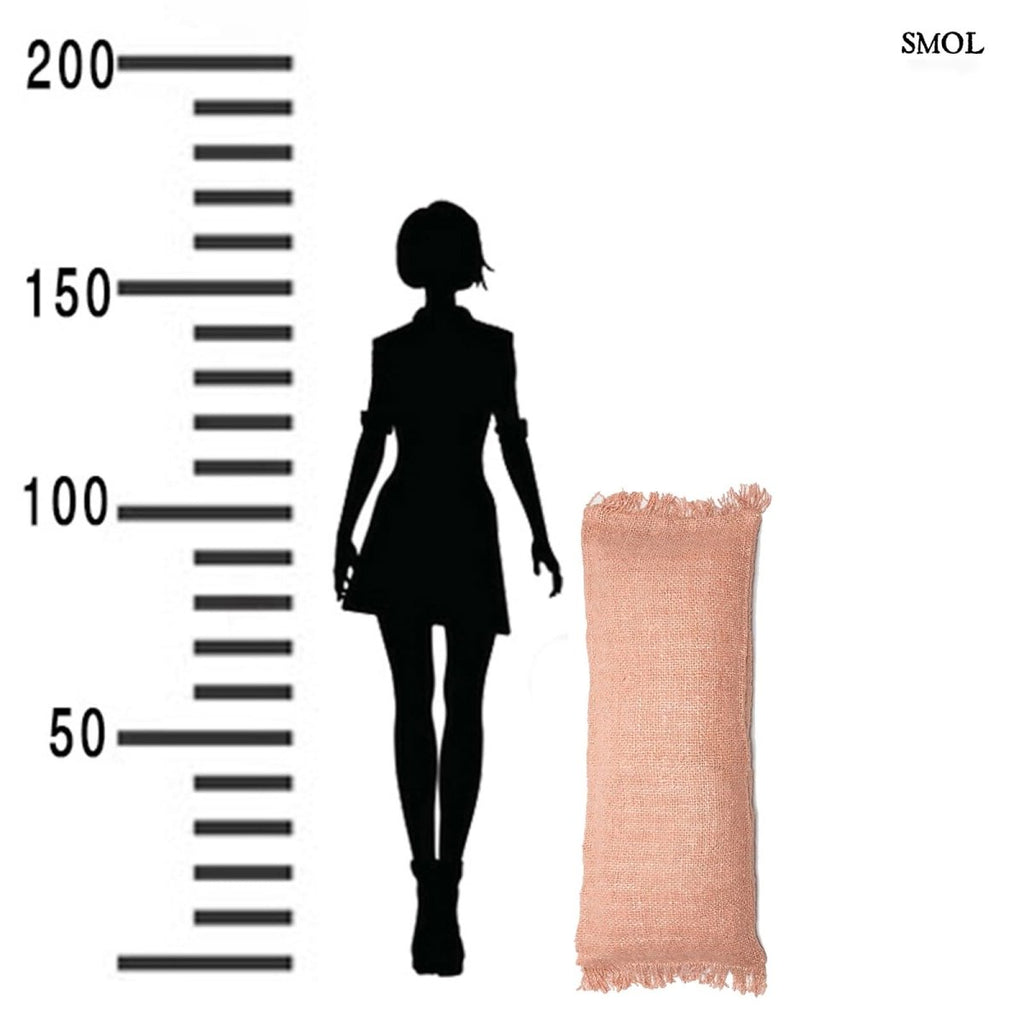 Lazacszínű díszpárnahuzat bojtokkal méretarányosan