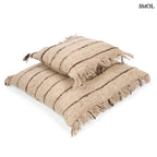 Bézs és fekete csíkos díszpárnahuzat rojtokkal két méretben egymáson