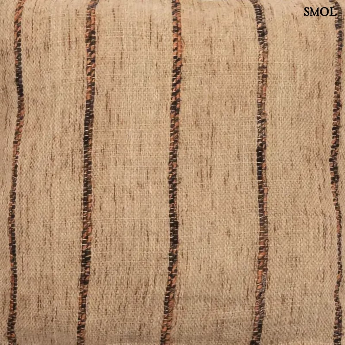 Bézs és fekete csíkos díszpárnahuzat rojtokkal nagyítva