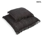 Rojtos, fekete-kék árnyalatú díszpárnahuzat két méretben egymáson