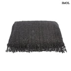 Rojtos, fekete-kék árnyalatú díszpárnahuzat fektetve