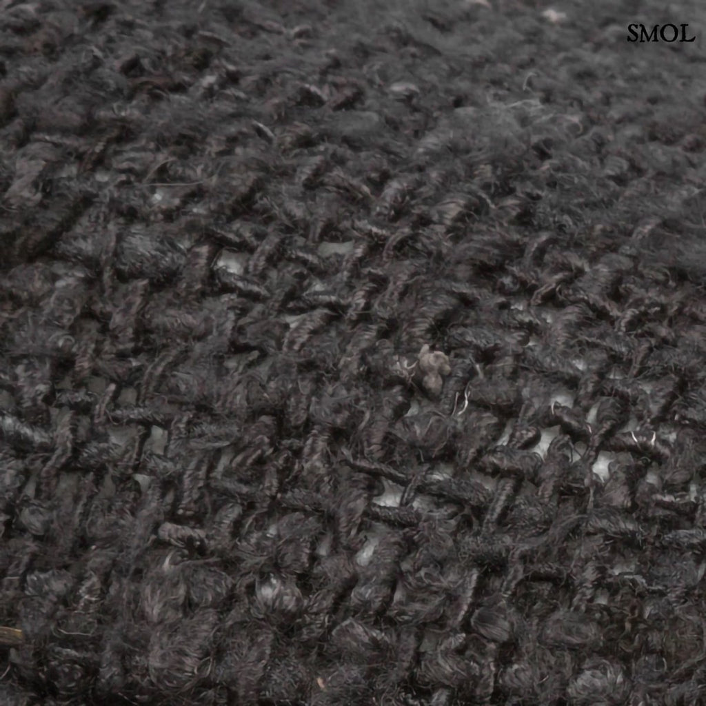 Rojtos, fekete-kék árnyalatú díszpárnahuzat textúra nagyítva