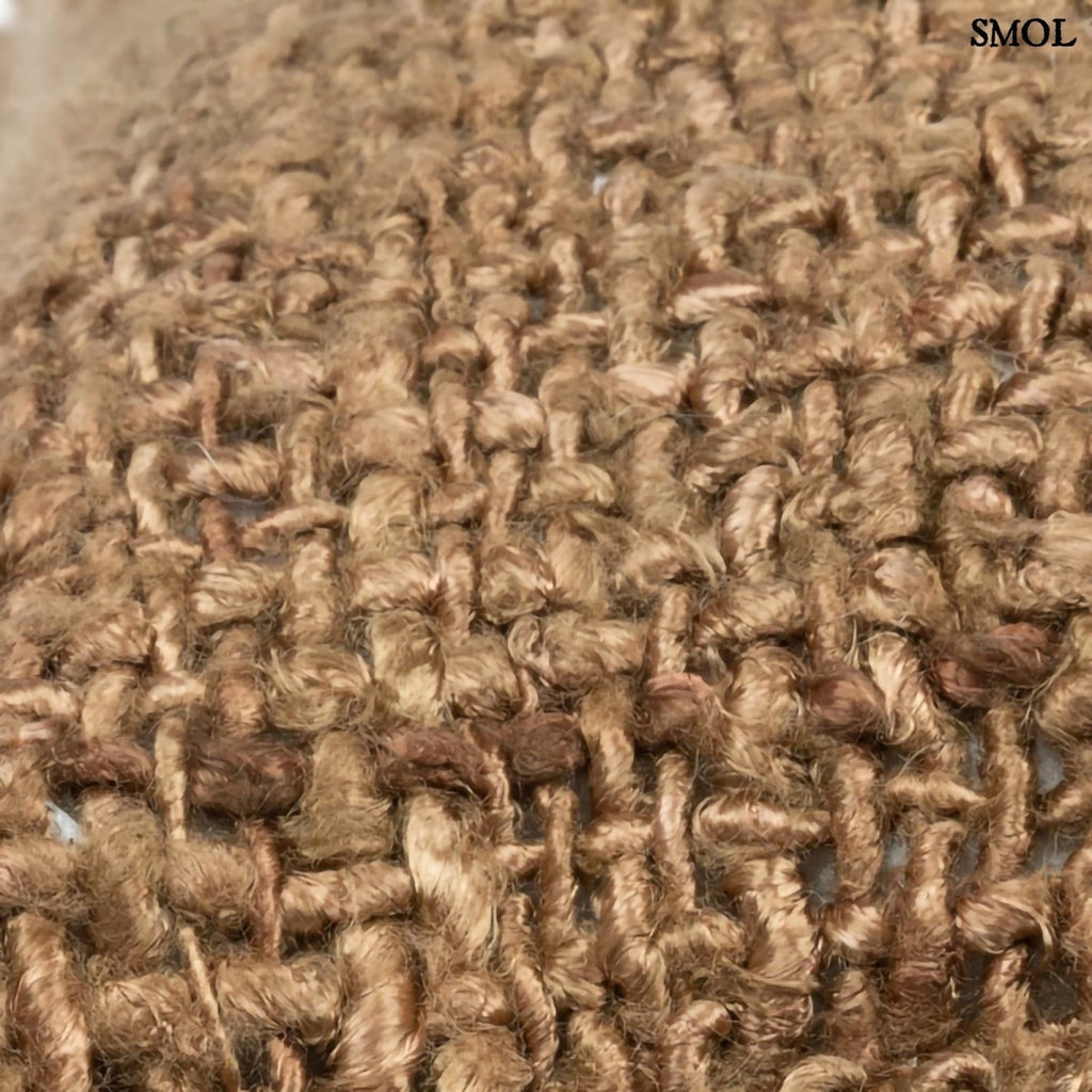 Barna, természetes textúrájú rusztikus díszpárnahuzat 40x40 cm méretben textúra nagyítva