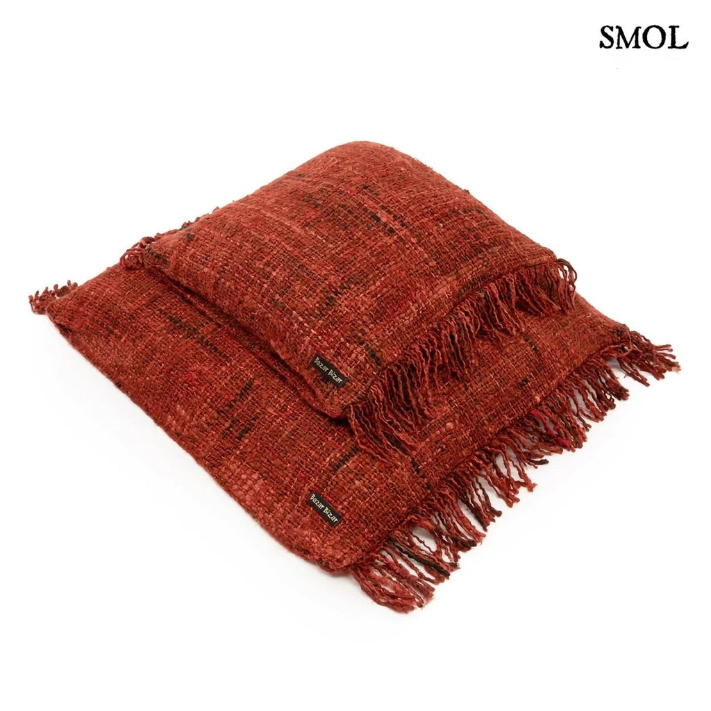 Cseresznyepiros boho stílusú díszpárnahuzat két méretben, egymáson