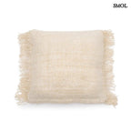 40x40 cm krémszínű pamut díszpárnahuzat boho rojtos szegéllyel fehér háttérrel