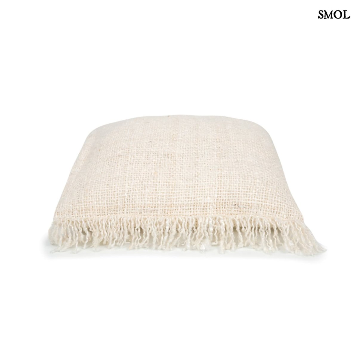 40x40 cm krémszínű pamut díszpárnahuzat boho rojtos szegéllyel fektetve