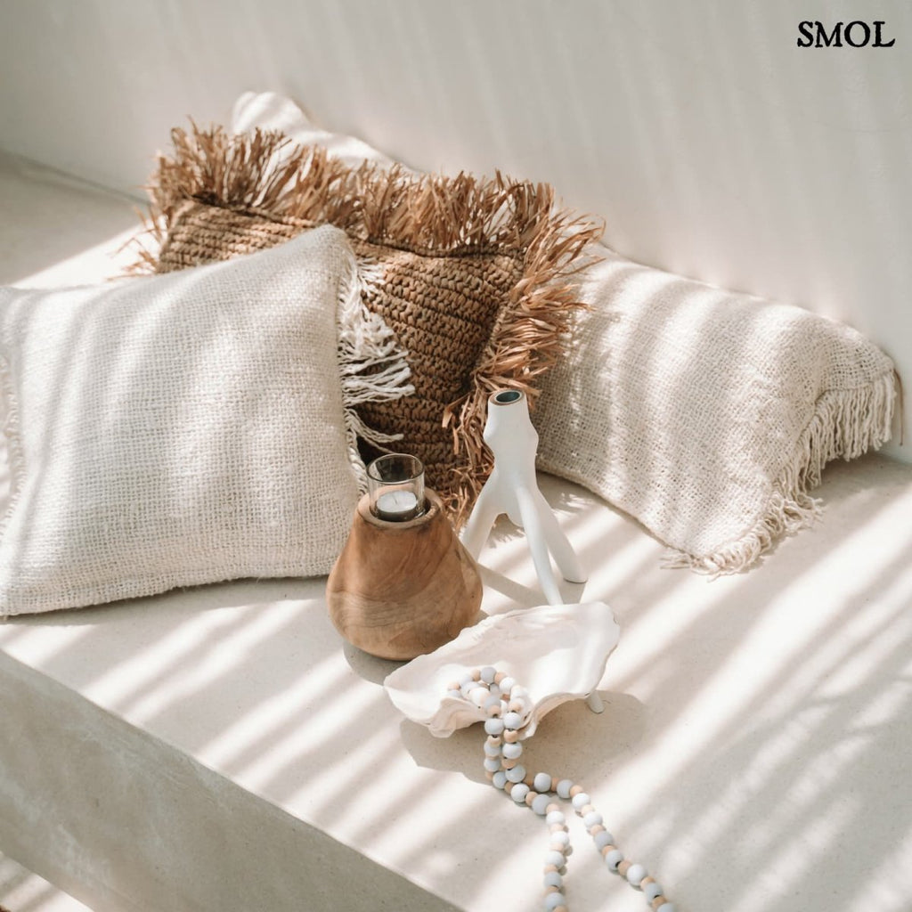 40x40 cm krémszínű pamut díszpárnahuzat boho rojtos szegéllyel más párnákkal