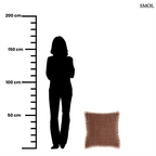 Barna pamut díszpárnahuzat fehér kézi horgolású szegéllyel, 50x50 cm-es méretben, méretarányosan