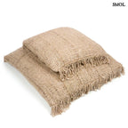 Bézs pamut díszpárnahuzat 40x40 cm méretben, bohém rojtos szegéllyel két méretben, egymáson