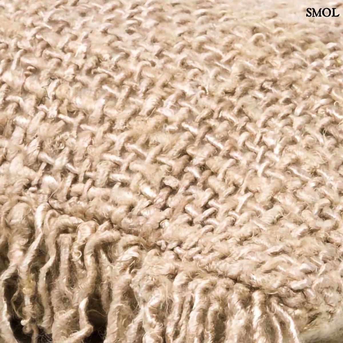 Bézs pamut díszpárnahuzat 40x40 cm méretben, bohém rojtos szegéllyel nagyítva