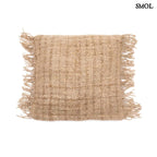 Bézs pamut díszpárnahuzat 40x40 cm méretben, bohém rojtos szegéllyel fehér háttérrel