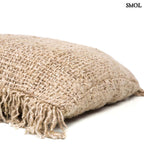 Bézs pamut díszpárnahuzat 40x40 cm méretben, bohém rojtos szegéllyel oldalról