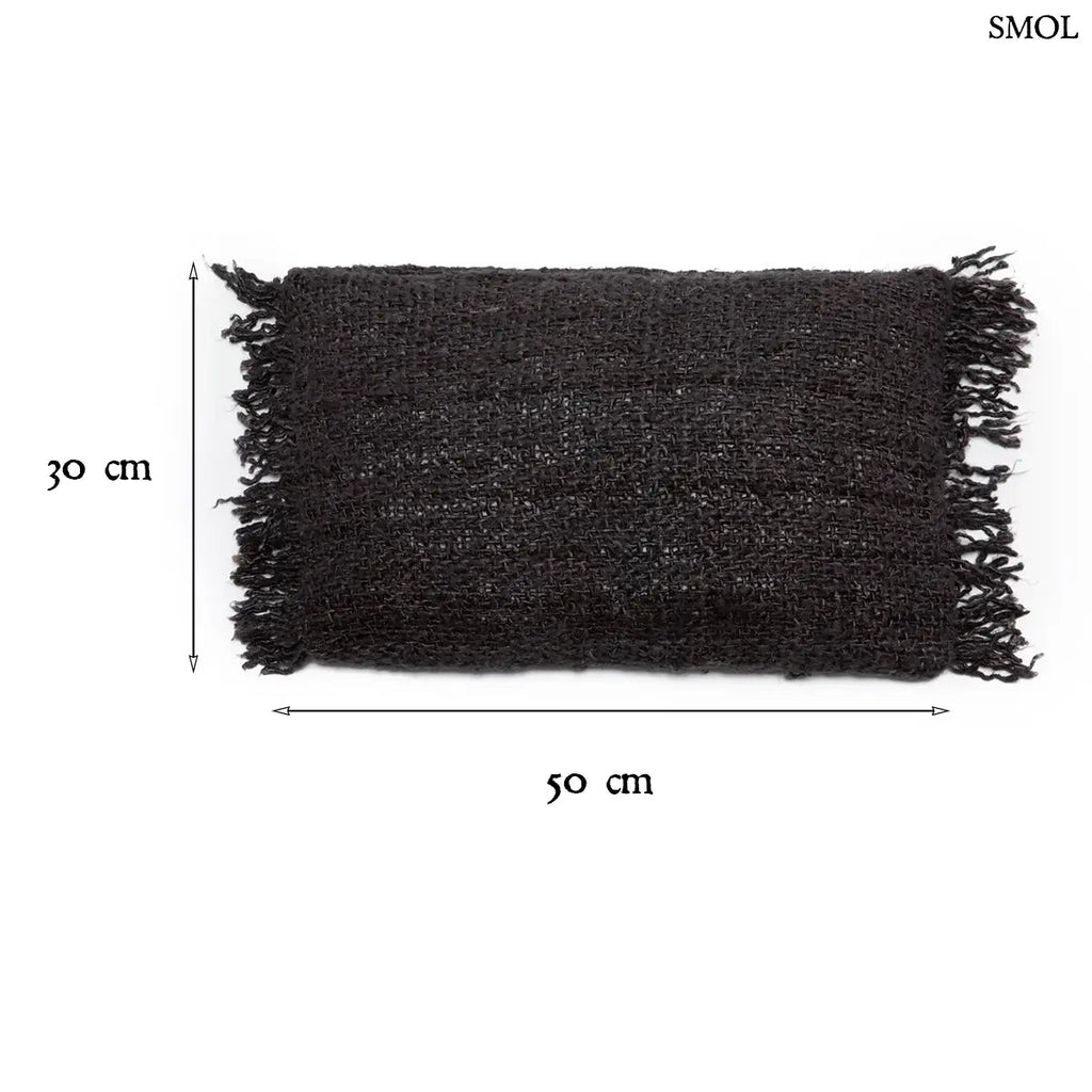 Éjfekete, texturált pamut díszpárnahuzat rusztikus rojtos szélekkel, méretekkel