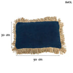 Kék és natúr részletekkel, raffia szegéllyel készült boho díszpárnahuzat méretekkel
