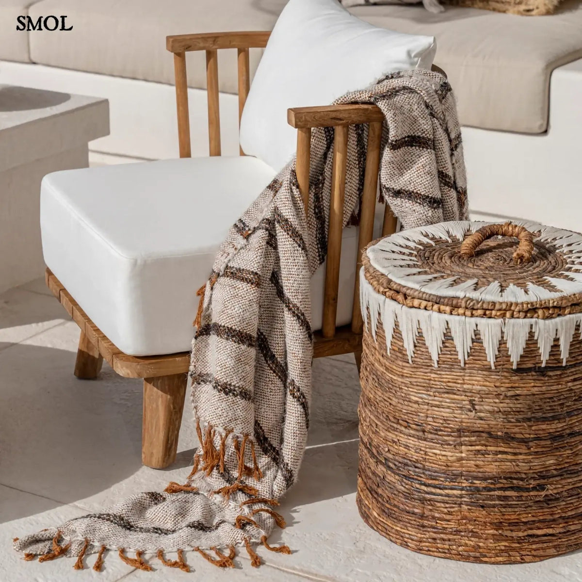 Bohém pamut pléd, kézzel szőtt, rojtos, selymes tapintású takaró fotel karfáján