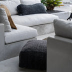 Éjfekete pamut puff 60 cm-es méretben, stabil horgolt ülőpárna és kényelmes lábtartó, nappaliban