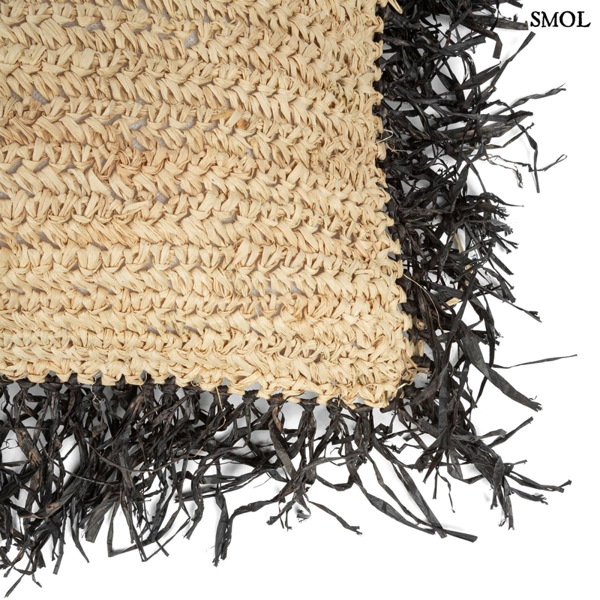 Natúr színű, kézzel szőtt raffia díszpárnahuzat boho stílusban rojt nagyítva