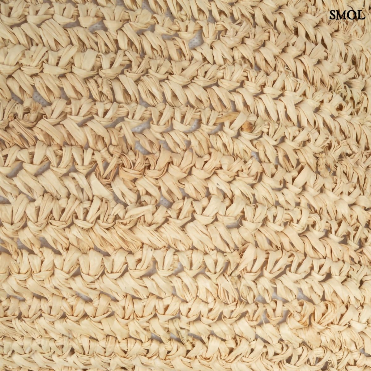 Natúr színű, kézzel szőtt raffia díszpárnahuzat boho stílusban textúra nagyítva