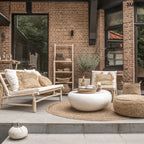 Natúr színű, kézzel font raffia puff kör alakú formával - teraszon