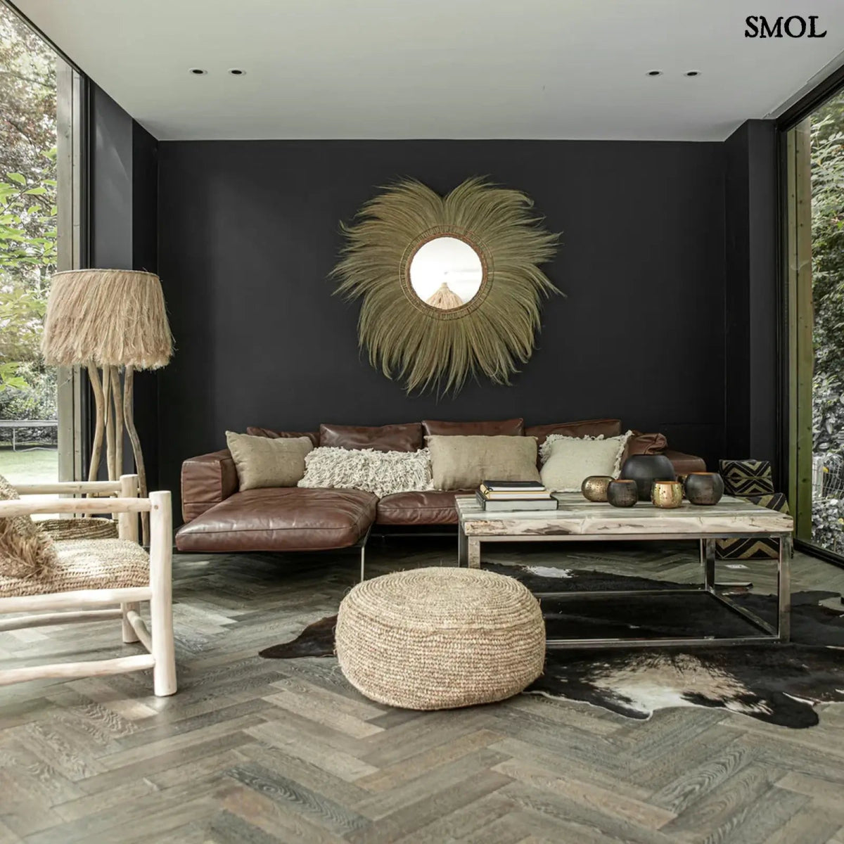 Natúr színű, kézzel font raffia puff kör alakú formával - nappaliban