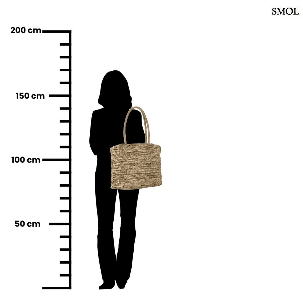 Természetes színű, fonott raffia strandtáska és shopper hosszú vállpántokkal, méretarányosan