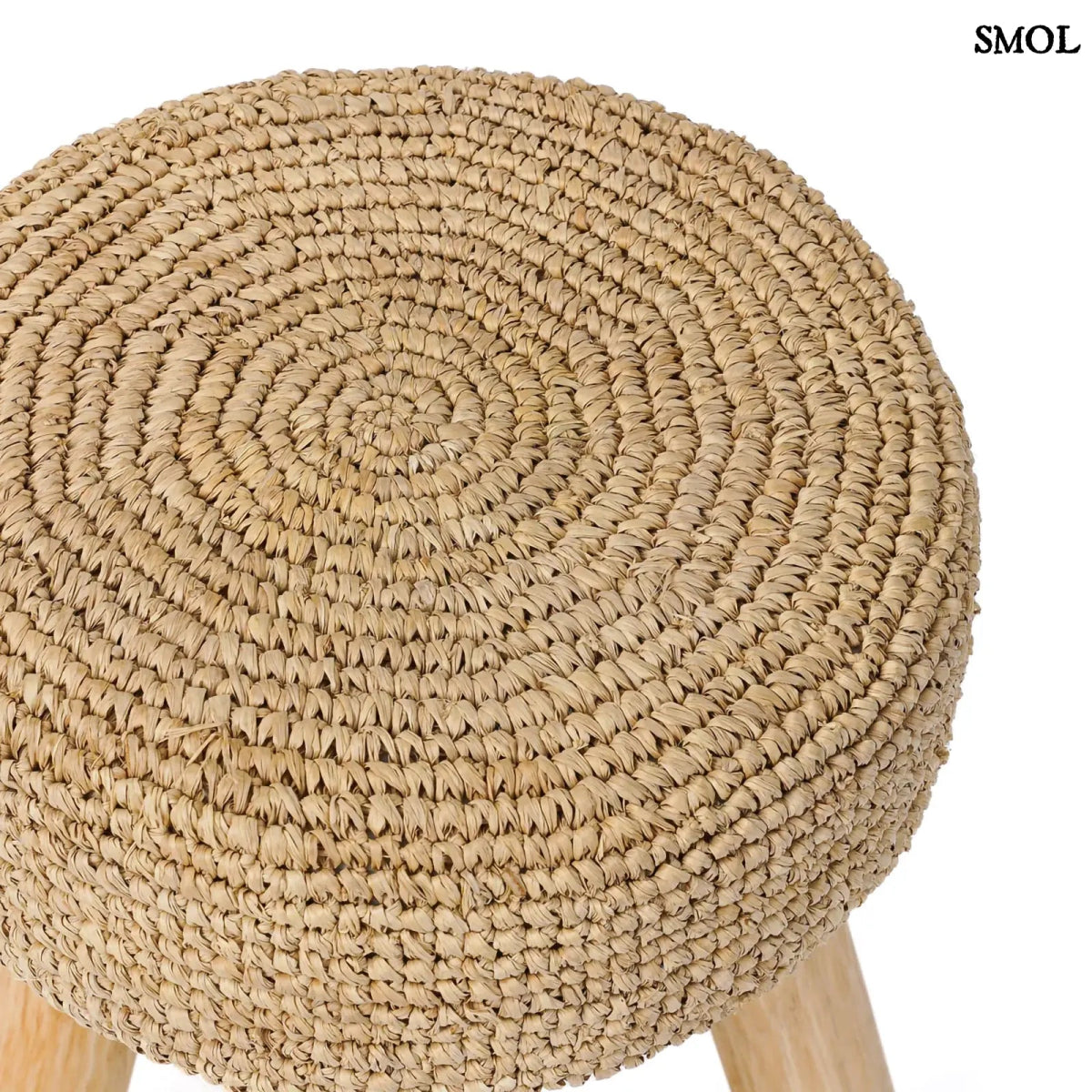 Kézzel font raffia ülőke natúr tíkfa lábakkal, felülről nagyítva