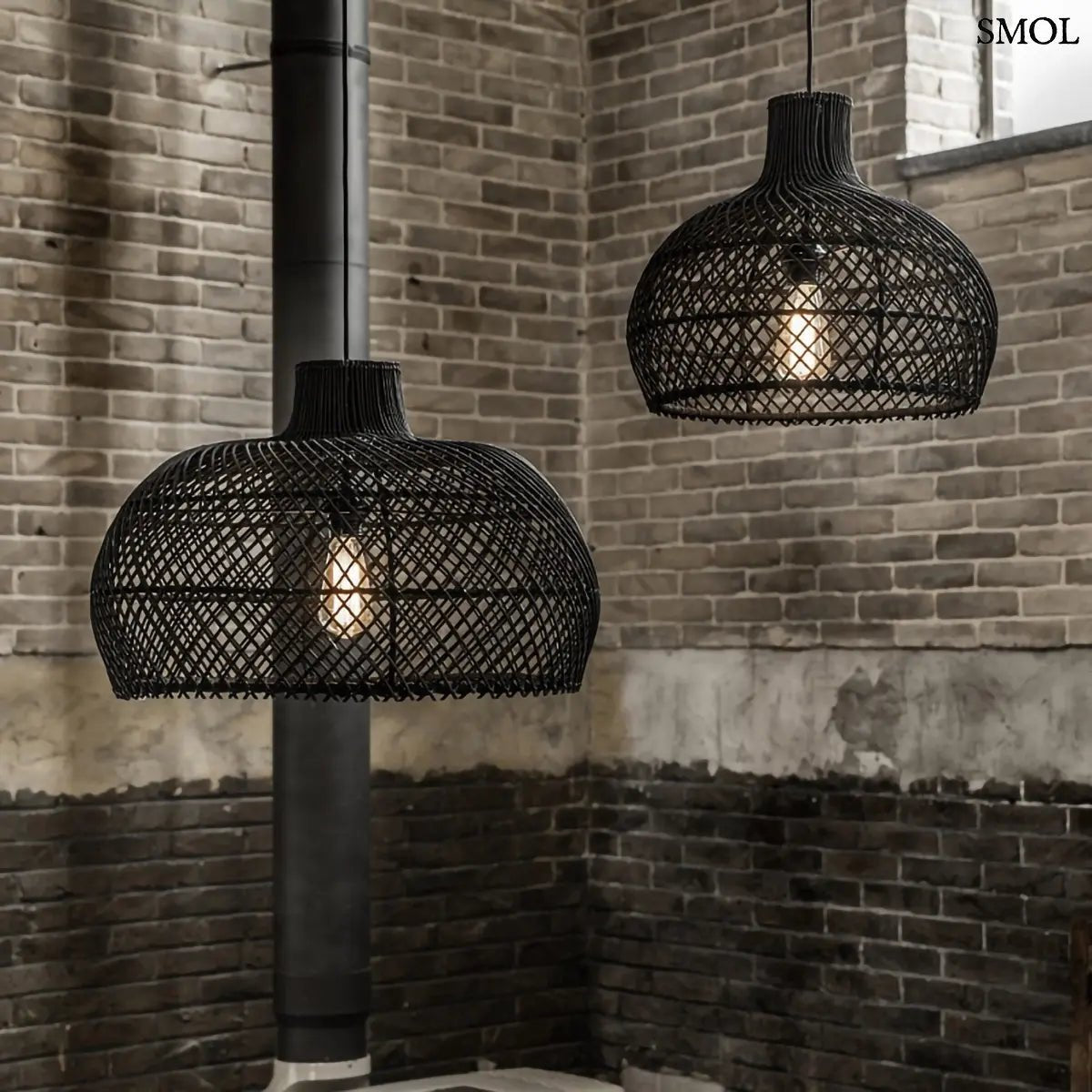 Fekete rattan függőlámpa modern, kézzel szőtt Maze búrával, két méretben