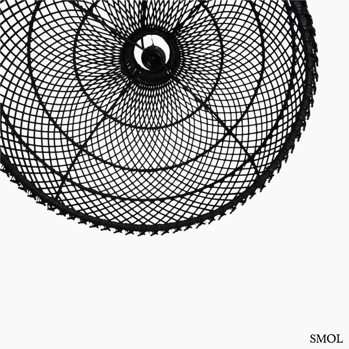 Fekete rattan függőlámpa modern, kézzel szőtt Maze búrával, alulról