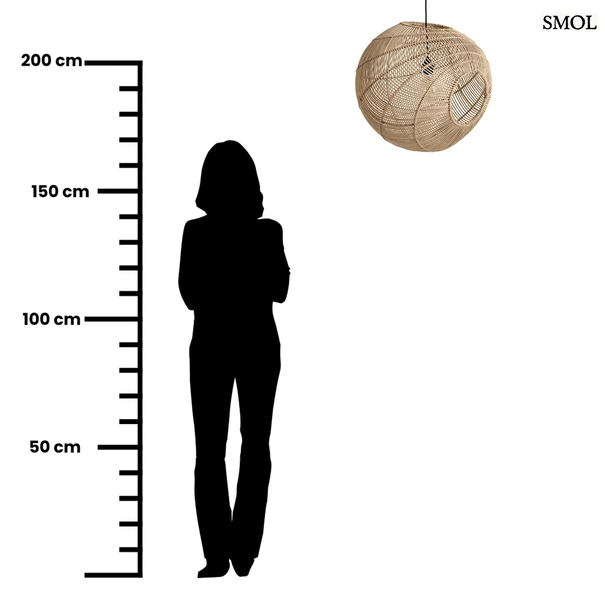 Aszimmetrikus gömb alakú, kézzel font natúr rattan függőlámpa fekete kábellel, méretarányosan
