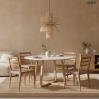 Kézzel szőtt, többszintes Saturn rattan függőlámpa natúr színben, fekete kábellel, étkezőben