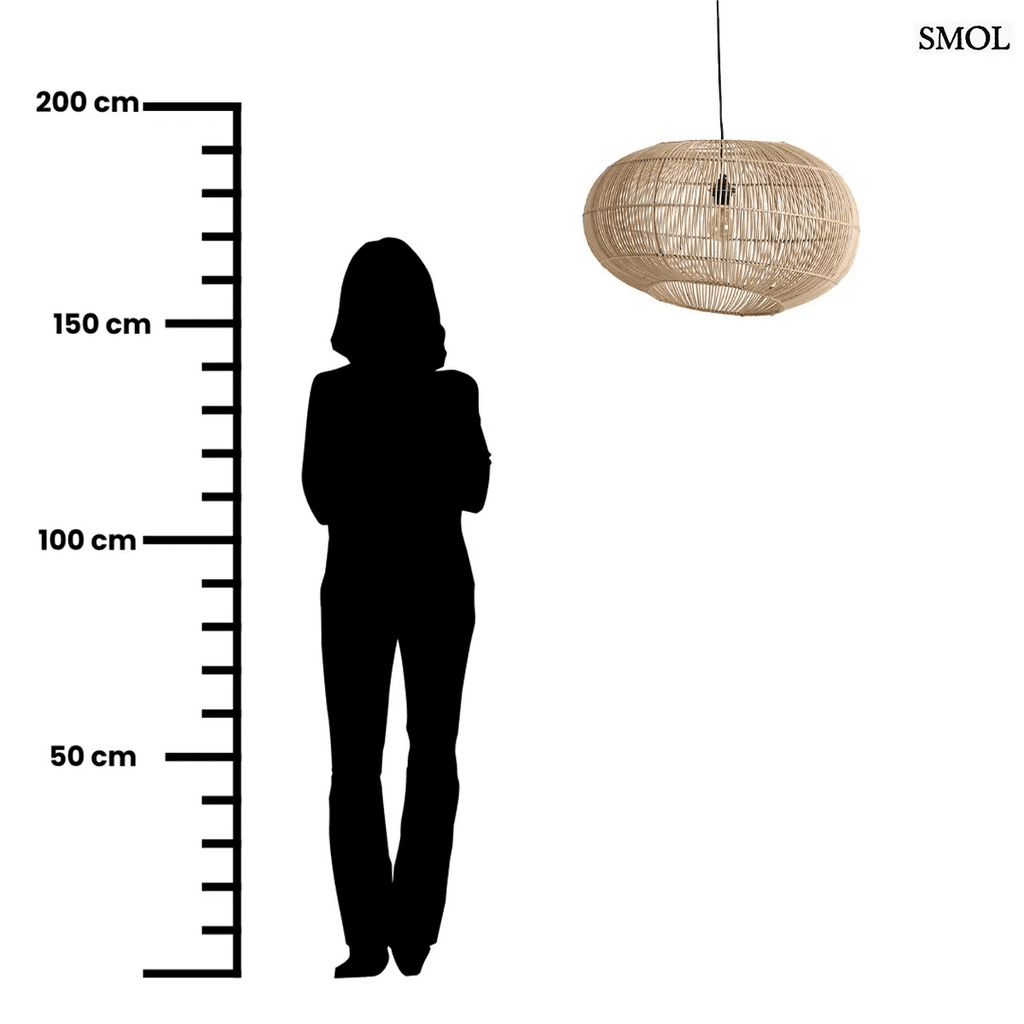 Kézzel szőtt aszimmetrikus, modern rattan függőlámpa, meleg árnyékjátékkal és textil kábellel, méretarányosan