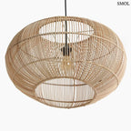 Kézzel szőtt aszimmetrikus, modern rattan függőlámpa, meleg árnyékjátékkal és textil kábellel, alulról