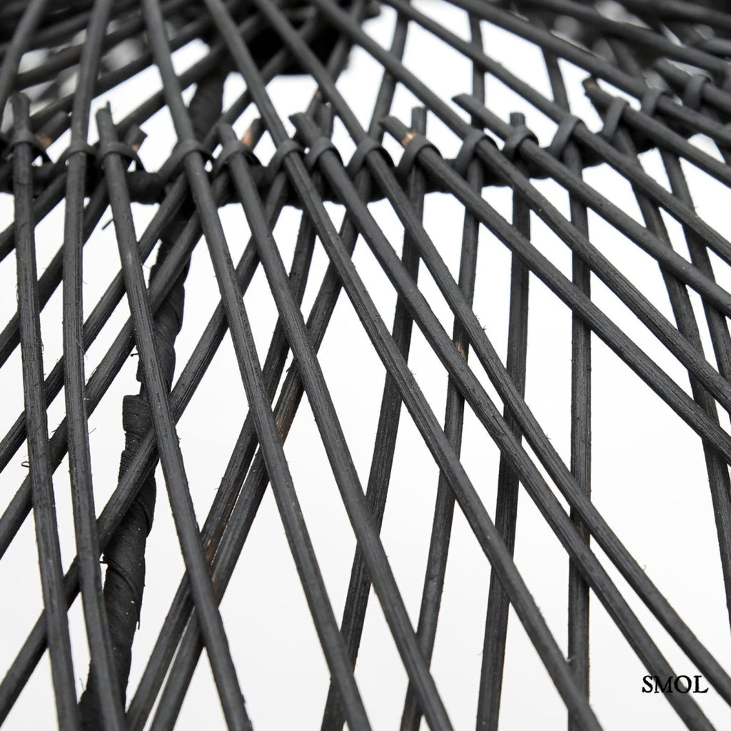 Fekete rattan függőlámpaernyő hullámos formával rattan nagyítva