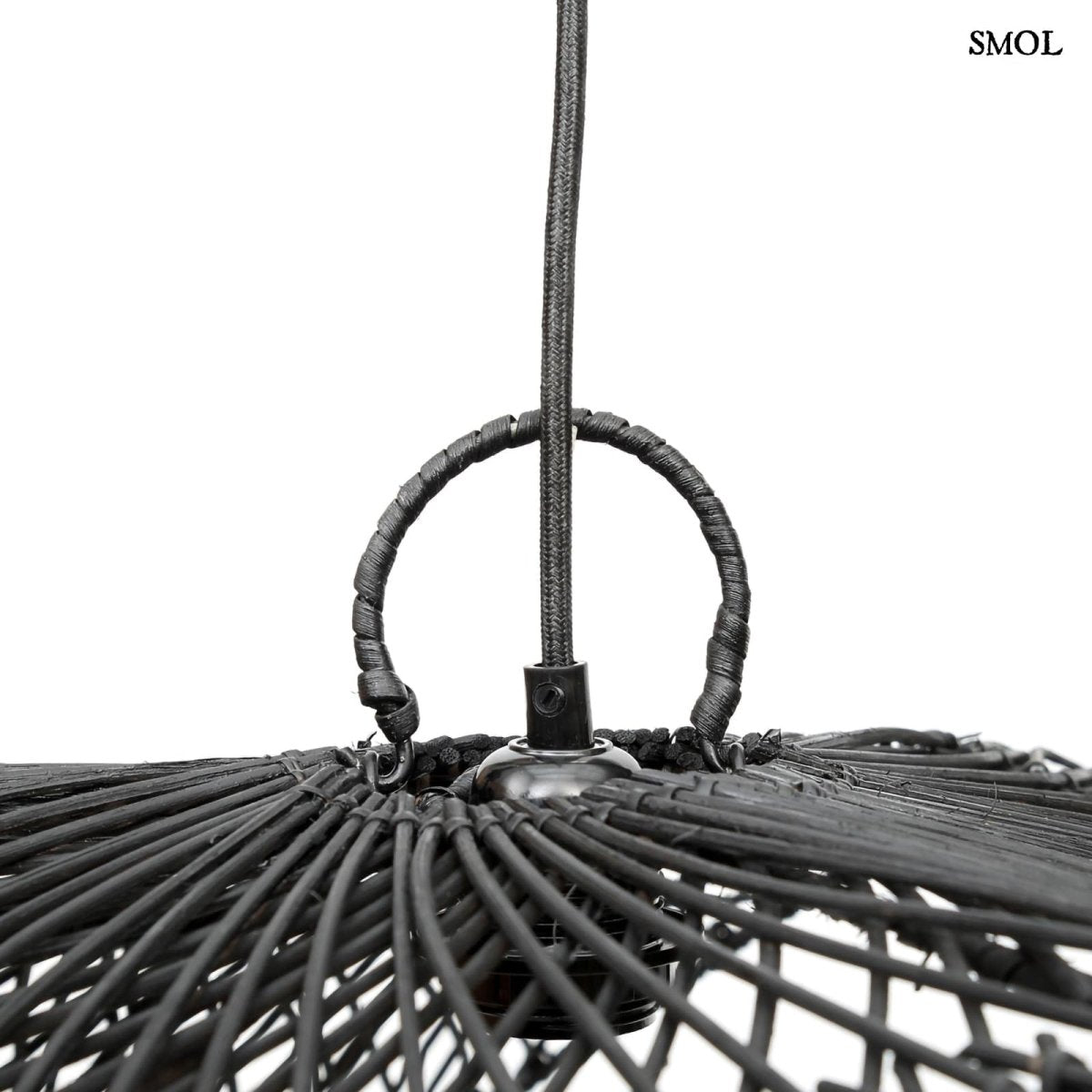 Fekete rattan függőlámpaernyő hullámos formával akasztó nagyítva