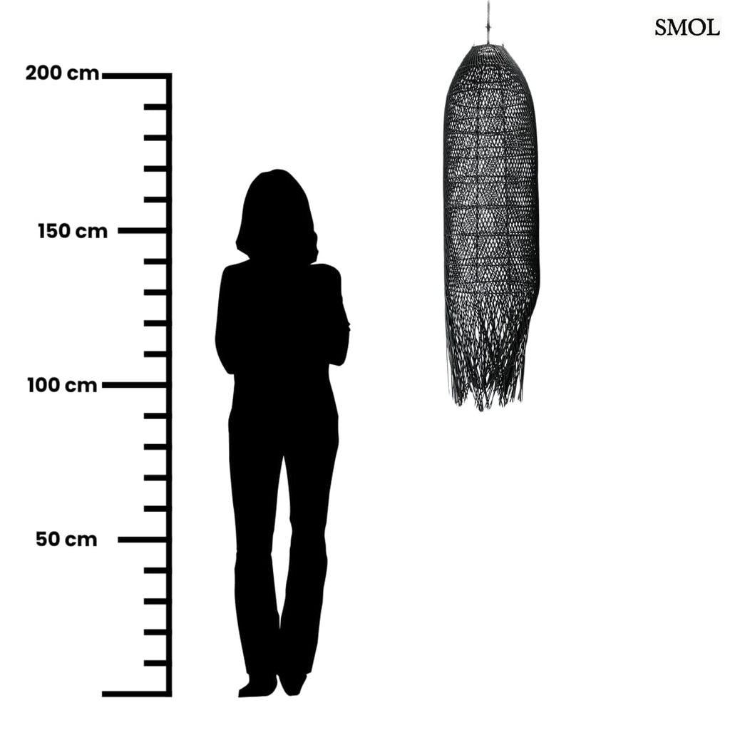 Hosszúkás, kézzel font fekete rattan függőlámpaernyő, méretarányosan