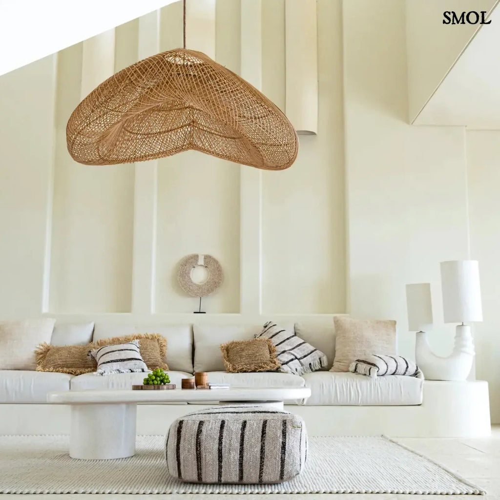 Natúr színű, XXL méretű rattan függőlámpaernyő, nappaliban