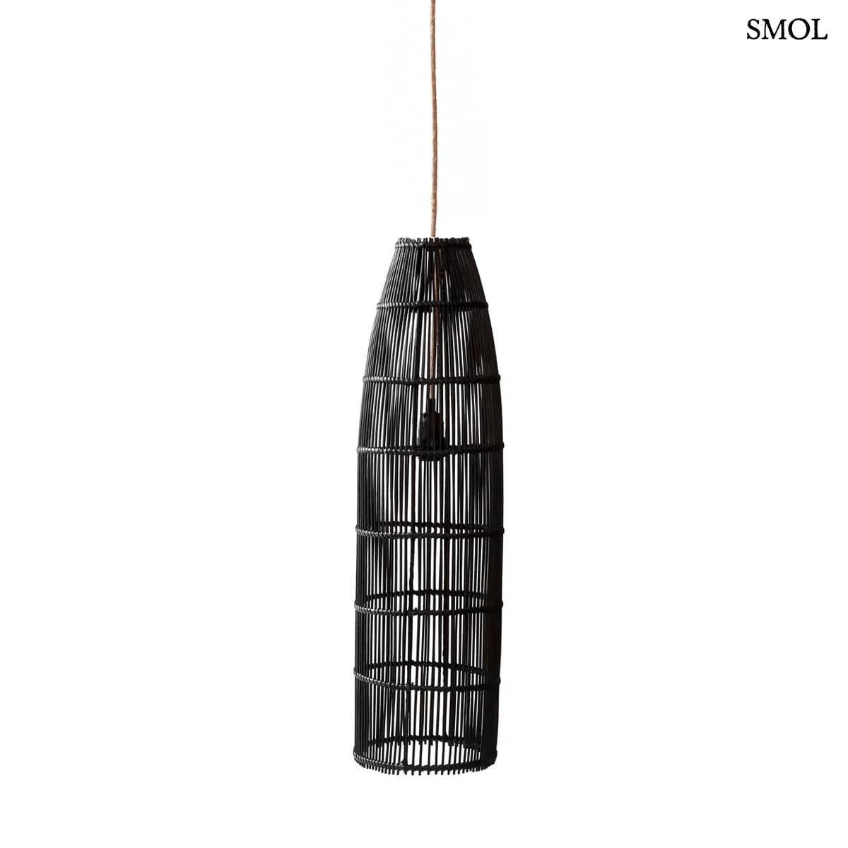 Kézzel szőtt, fekete rattan lámpaernyő Fish Trap stílusban, függőleges fonással, 90 cm-es kivitelben, fehér háttérrel