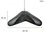 XXL méretű, fekete színű, kézzel szőtt rattan lámpaernyő hullámzó, organikus felhő formával és finom textúrával, méretekkel