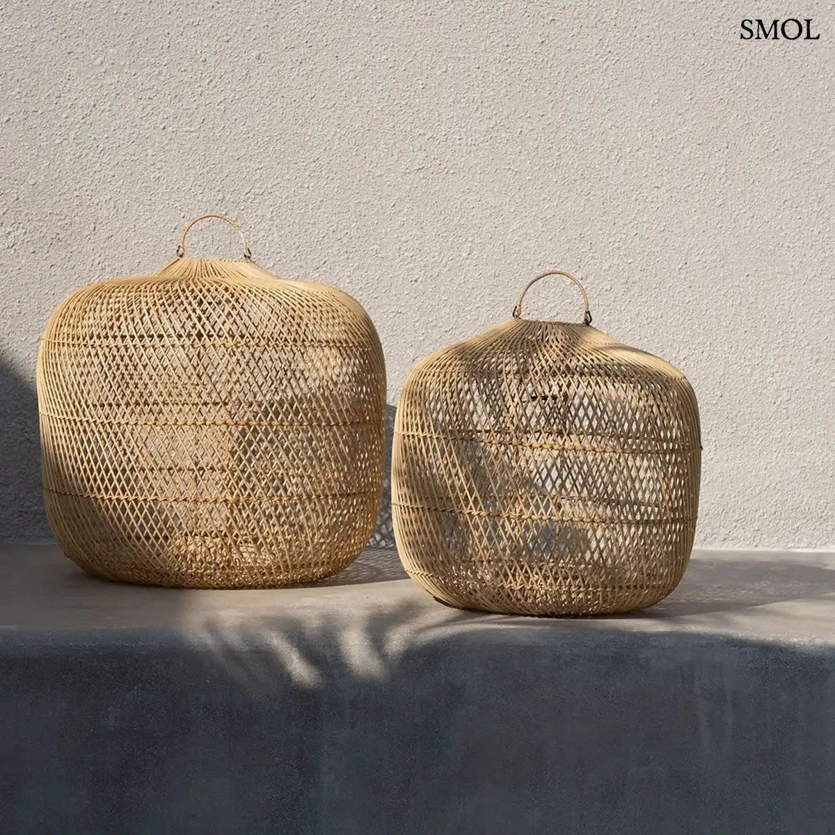 Kézzel szőtt, natúr színű, gömbölyded alakú rattan lámpaernyő, két méretben
