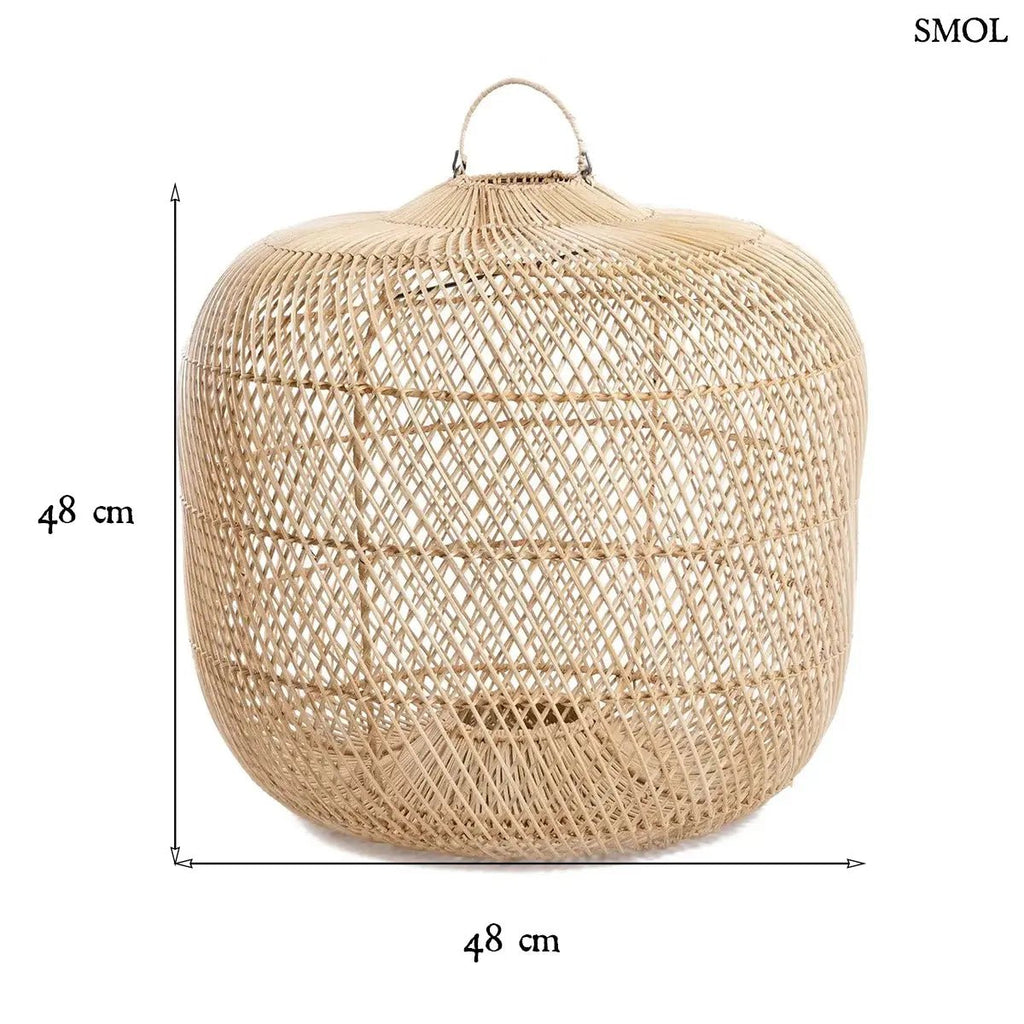 Kézzel szőtt, natúr színű, gömbölyded alakú rattan lámpaernyő, méretekkel