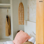 Kézzel készült rattan lámpaernyő (TRAP forma, L), natúr szín, hálószobában