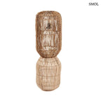 XL méretű, kézzel szőtt natúr rattan lámpaernyő banánlevélből, különleges kapszula formában, állólámpaként, fehér háttérrel